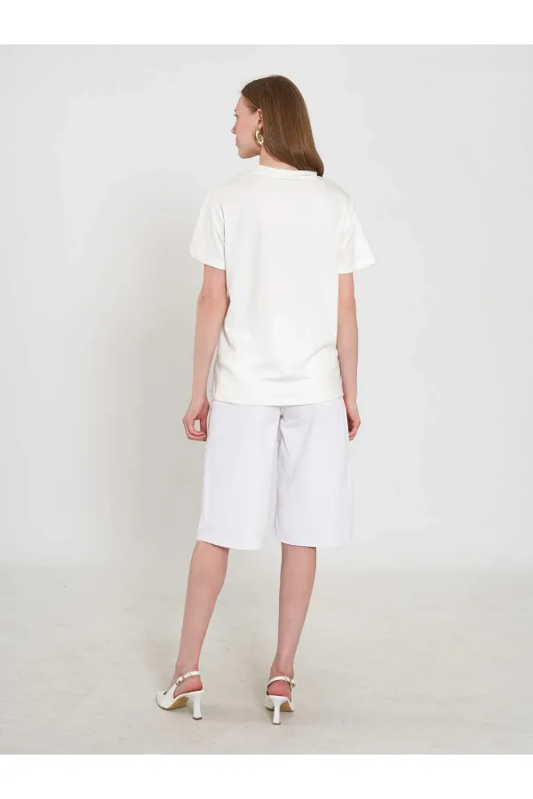 050741 T132 Crew Neck Beaded Print T-shirt