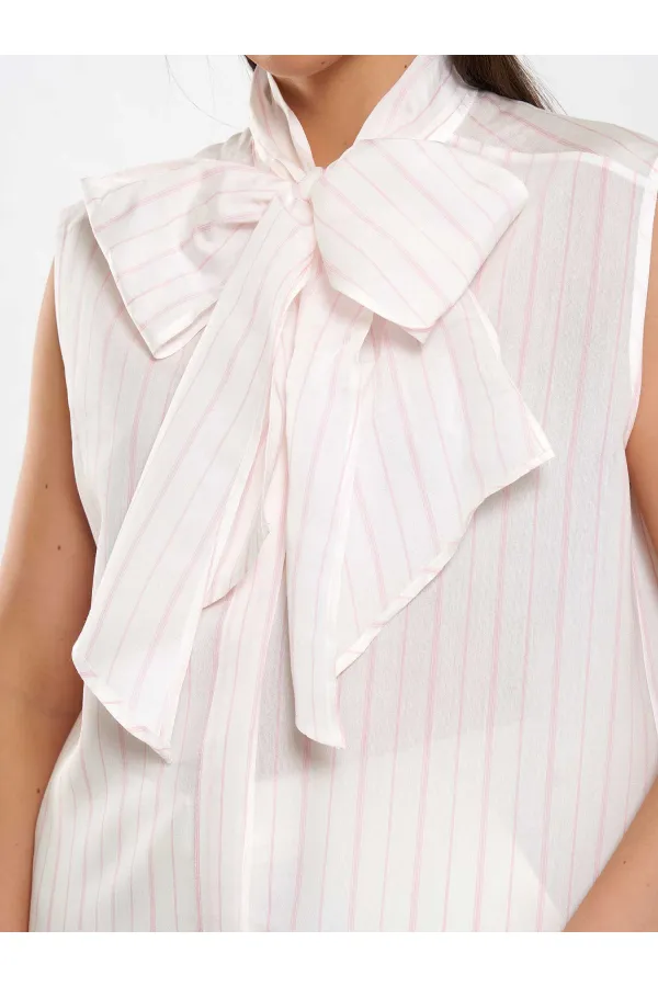 080804 Sleeveless Shirt with Flared Pattern