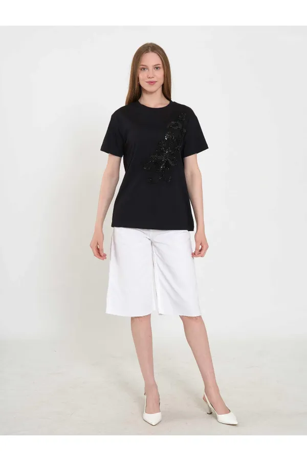 050741 T132 Crew Neck Beaded Print T-shirt