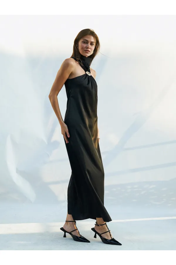 111631 Tokalı Yırtmaçlı Uzun Saten Elbise