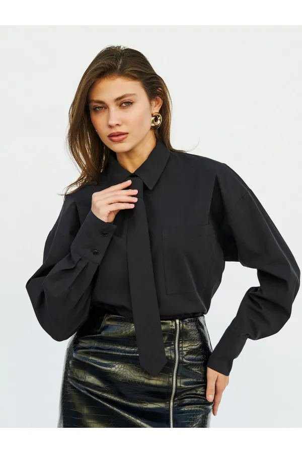 Chemise à une poche avec cravate 080733