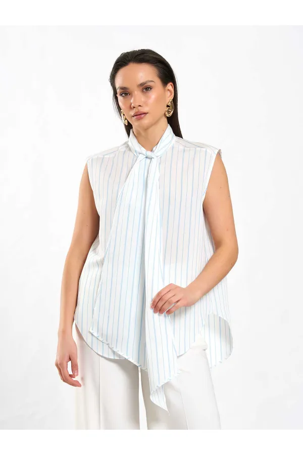 080804 Sleeveless Shirt with Flared Pattern