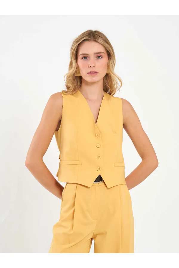 120738 Back Buckle Vest