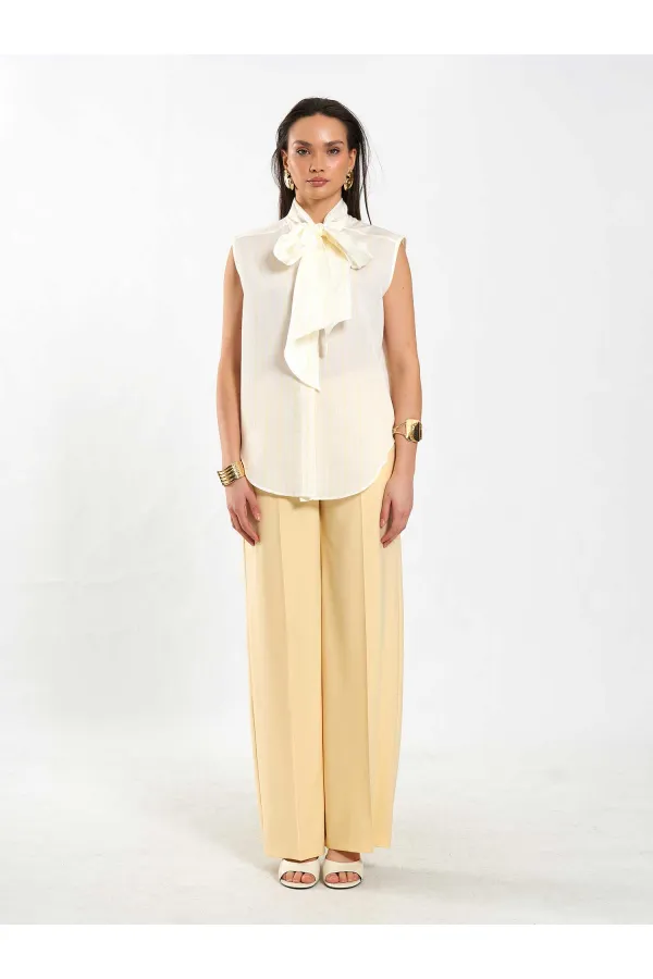 080804 Sleeveless Shirt with Flared Pattern