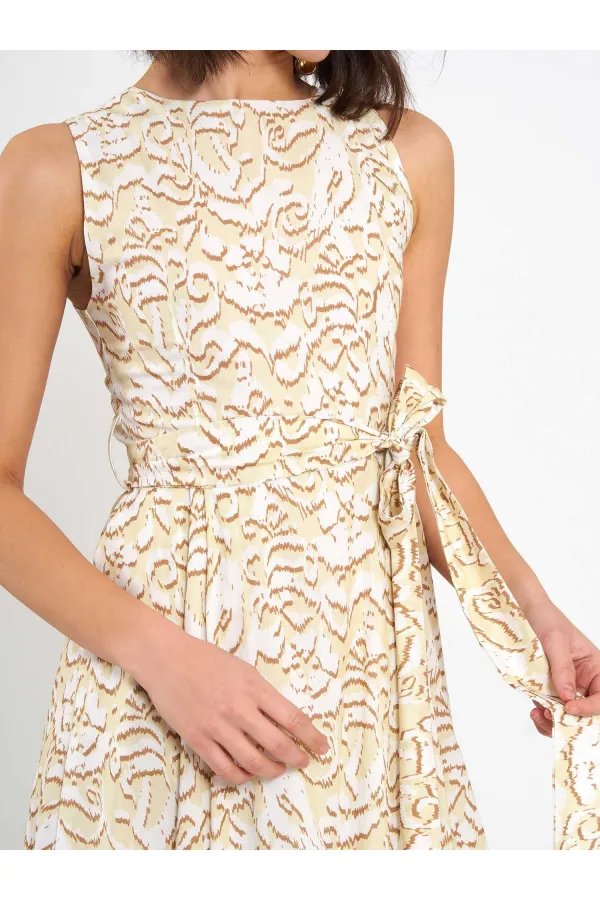 Robe 111537 avec boucle métallique au dos