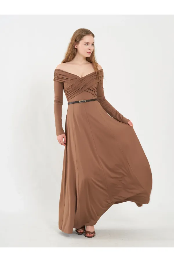 111690 Düşük Omuzlu Drapeli Elbise