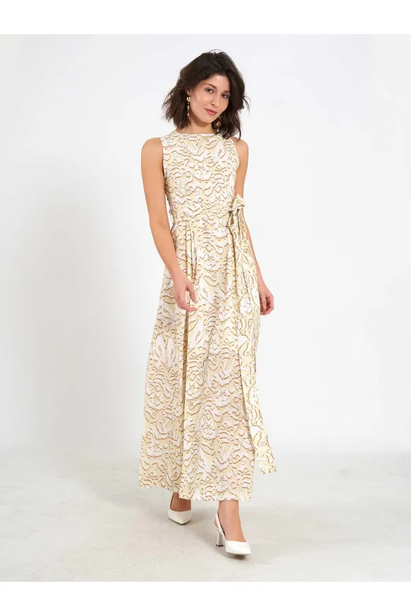 Robe 111537 avec boucle métallique au dos
