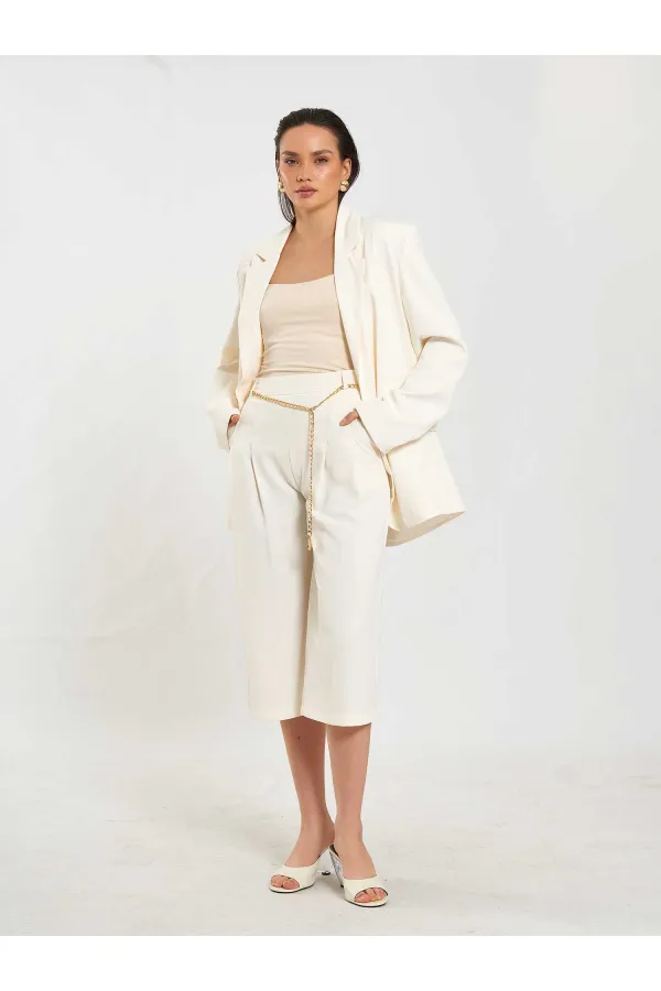 010872 Bermuda à ceinture à chaîne