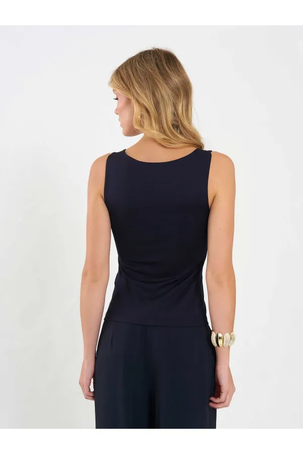 071857 Kare Yaka Askılı Bluz