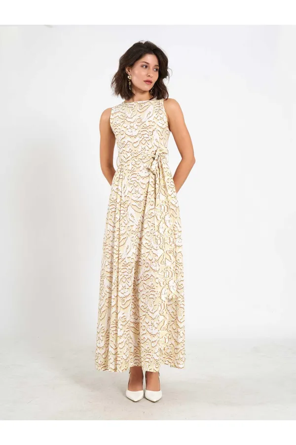 Robe 111537 avec boucle métallique au dos