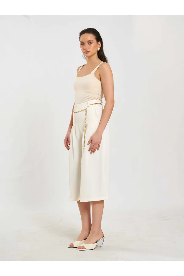 010872 Bermuda à ceinture à chaîne