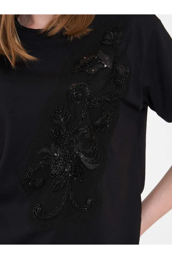 050741 T132 Crew Neck Beaded Print T-shirt