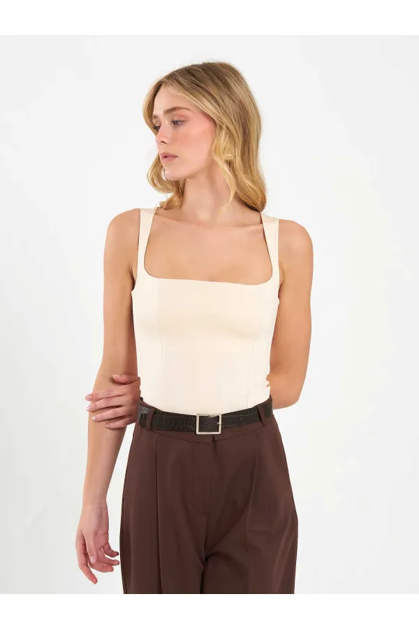 071857 Kare Yaka Askılı Bluz