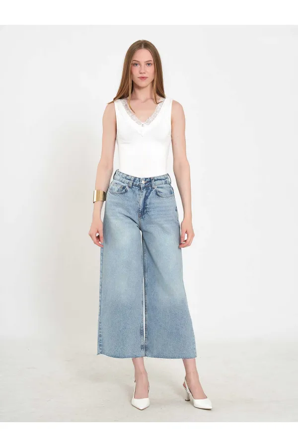 031667 Wide Leg Bermuda Shorts