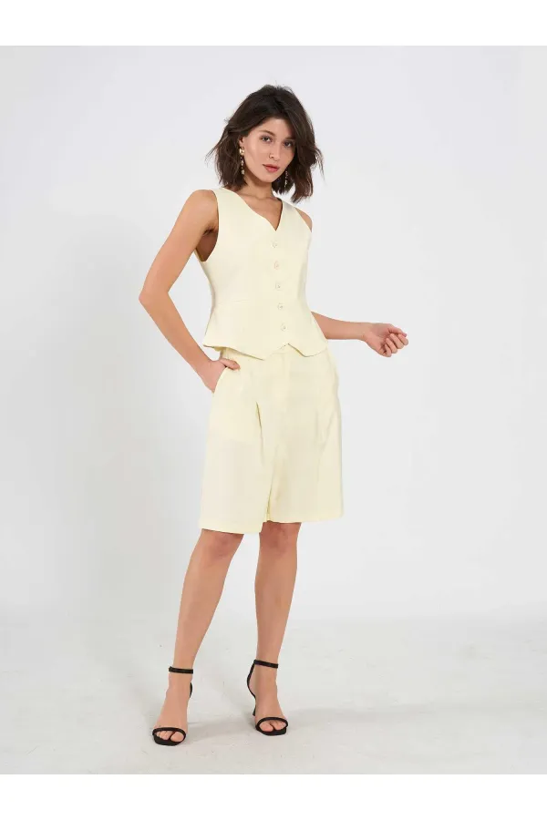 120745 Beş Düğmeli Orta Boy Yelek