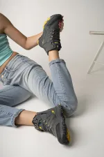 Bottes d'hiver unisexes Muggo Alaska, garanties pour la randonnée en plein air, à lacets et fermeture éclair latérale.