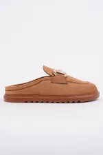 Mocassins Muggo CARLEEN en cuir suédé avec boucle dorée et bout fermé pour femmes
