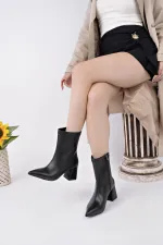Bottes Muggo CODI à bout pointu, talon épais et fermeture éclair pour femmes