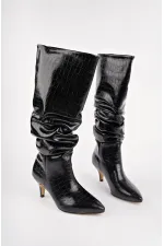 Bottes Muggo RUMBA à bout pointu, talon fin et motif crocodile froissé