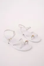 Muggo HOLİDAY Gold Metal Detaylı Parmak Arası Ayarlanabilir Kemerli Düz Kadın Sandalet