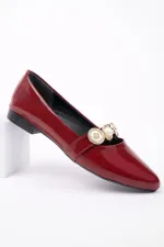 Ballerines Muggo POENA à bride unique pour femme, ornées d'une broche.