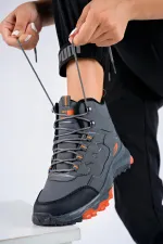 Bottes d'hiver unisexes Muggo Alaska, garanties pour la randonnée en plein air, à lacets et fermeture éclair latérale.