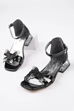 Chaussures à talons bas pour filles Muggo LOLA avec détail papillon et bride à la cheville