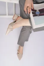 Chaussures à talons bas pour femmes Muggo JOLY, bout pointu et talon ouvert, avec accessoires métalliques