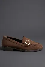 Mocassins décontractés pour femmes Muggo TUFT en daim avec boucle dorée et pampilles