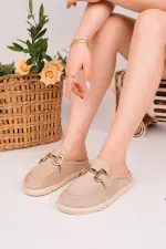 Mocassins Muggo CARLEEN en cuir suédé avec boucle dorée et bout fermé pour femmes