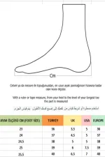 Muggo HOLİDAY Gold Metal Detaylı Parmak Arası Ayarlanabilir Kemerli Düz Kadın Sandalet