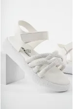 Sandales orthopédiques légères Muggo JAZZ pour filles, conçues pour un usage quotidien, avec détails tricotés et fermeture velcro.