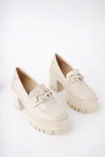 Mocassins Muggo VALENCIA pour femmes, à talon épais et bout rond, avec boucle métallique.