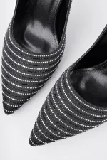 Escarpins classiques à talons hauts Muggo AMRITA pour femmes, bout pointu, ornés et talon ouvert.