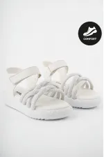 Sandales orthopédiques légères Muggo JAZZ pour filles, conçues pour un usage quotidien, avec détails tricotés et fermeture velcro.