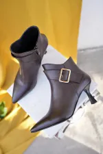 Muggo MONİCA Garantili Hakiki Deri Kemer ve Toka Detaylı Fermuarlı İnce Topuklu Kadın Bot 