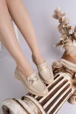 Mocassins décontractés pour femmes Muggo ARVEN avec boucle en métal et détails en pierre