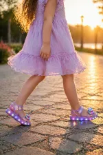 Sandales transparentes à scratch Muggo Pickles avec détails papillon et paillettes