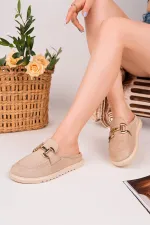 Mocassins Muggo CARLEEN en cuir suédé avec boucle dorée et bout fermé pour femmes