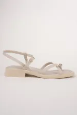 Muggo HOLİDAY Gold Metal Detaylı Parmak Arası Ayarlanabilir Kemerli Düz Kadın Sandalet