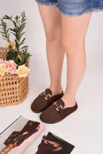 Mocassins Muggo CARLEEN en cuir suédé avec boucle dorée et bout fermé pour femmes