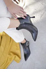 Muggo MONİCA Garantili Hakiki Deri Kemer ve Toka Detaylı Fermuarlı İnce Topuklu Kadın Bot 