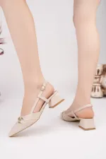 Muggo ELVİA Sivri Burun Arkası Açık Metal Aksesuarlı Kadın Kısa Topuklu Ayakkabı