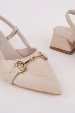 Muggo ELVİA Sivri Burun Arkası Açık Metal Aksesuarlı Kadın Kısa Topuklu Ayakkabı