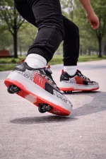 Muggo FLOW Kids Light-Up Roller Skate Sneaker Sports Shoes Muggo FLOW Kids Light-Up Roller Skate Sneaker Sports Shoes