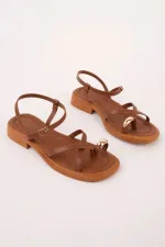 Muggo HOLİDAY Gold Metal Detaylı Parmak Arası Ayarlanabilir Kemerli Düz Kadın Sandalet