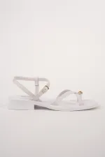 Muggo HOLİDAY Gold Metal Detaylı Parmak Arası Ayarlanabilir Kemerli Düz Kadın Sandalet