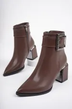 Bottes Muggo CHILY pour femmes, garanties, avec talon épais et détails de ceinture et boucle.