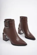 Bottes Muggo CHILY pour femmes, garanties, avec talon épais et détails de ceinture et boucle.