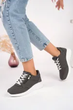 Chaussures de sport confortables et orthopédiques Muggo Asel pour femmes, à lacets et fermeture éclair latérale.